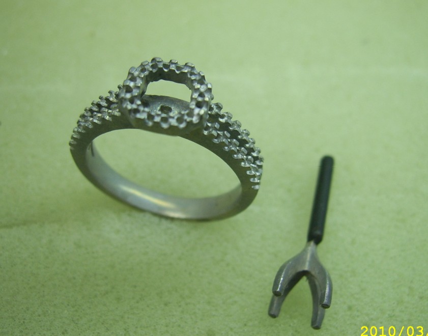 Bar setting jewellery designs