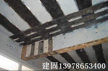 广西钦州港粘贴钢板加固工程