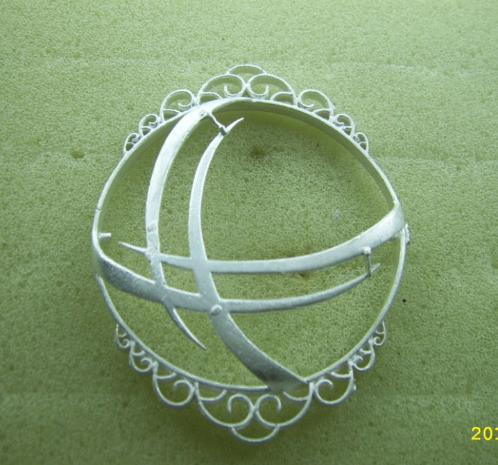 Bar setting  jewellery of pendant