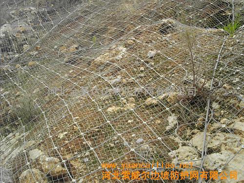 主动防护网系统常用于坡面崩塌、危岩、落石、风化剥落、溜坍、溜滑或塌落类地质灾害加固防护