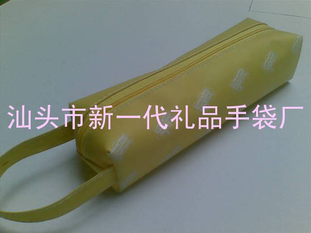 汕头市卡通海绵宝宝英语字母迪士尼铅笔袋M5233浅黄色简单便宜
