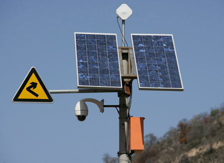 道路监控太阳能供电系统，安防监控太阳能供电系统，树林防火太阳能监控发电系统