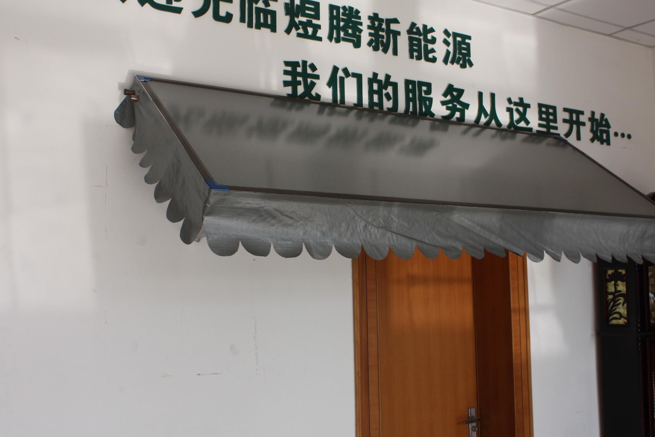 供应 阳台壁挂雨蓬遮阳式平板太阳能热水器