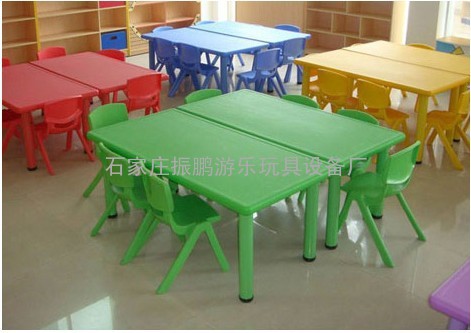 天津市幼儿园玩具 红黄绿蓝工程塑料课桌椅