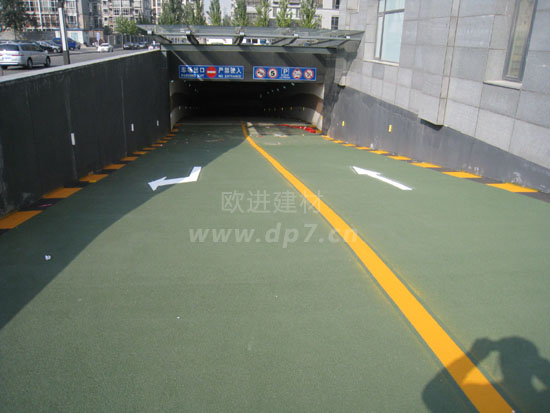 上海停车场彩色防滑坡道 上海铺砂防滑止滑坡道施工厂家