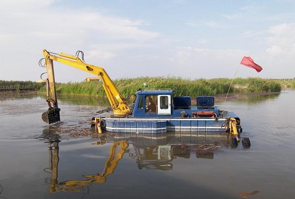 水下清淤船，水上割草机，水陆两用割草船