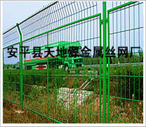 护栏网 隔离栅 防护网 河北安平天地源护栏网生产厂家