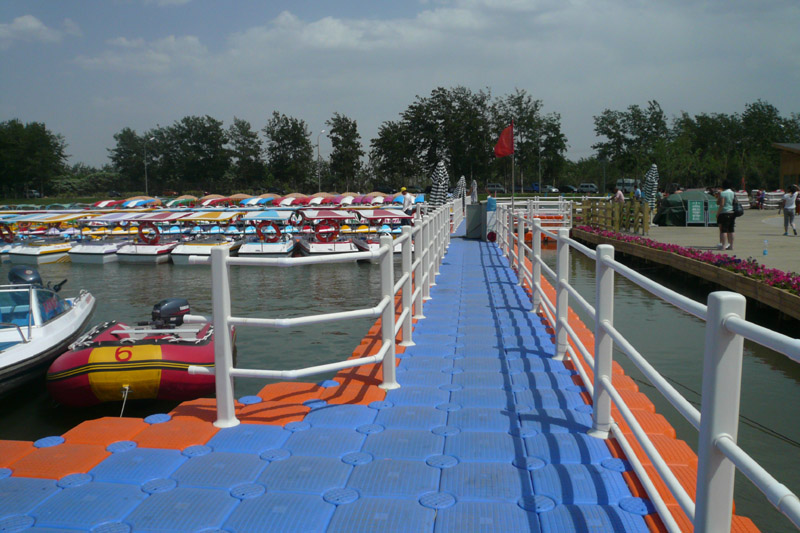 浮动码头，水上平台，水上舞台，游艇码头，浮筒