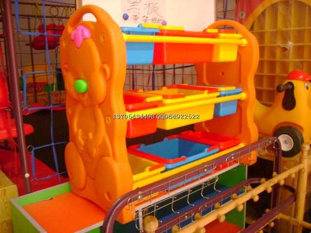 幼儿园实木保温桶架，彩色书柜，塑料玩具架整理架。