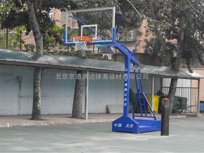 凹箱是篮球架；钢化篮板移动箱式篮球架厂家