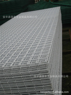 （安平亚东）厂家销售白色护栏浸塑隔离网网片