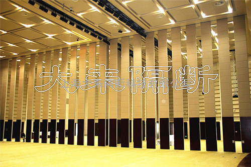 大型展览馆使用展览移动折叠墙