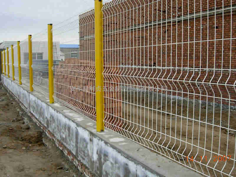 黄石桃型柱围栏网