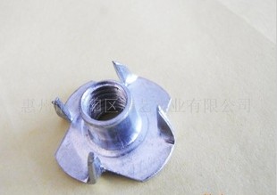 四爪螺母