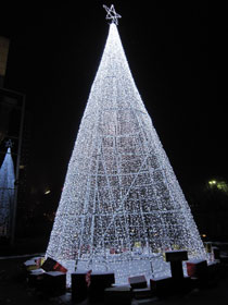 室外大型钢构框架圣诞树装饰 圣诞节场景布置