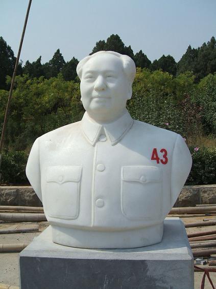 毛泽东背手像，石雕毛泽东像,毛泽东雕像