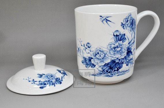 青花瓷茶杯，手绘青花陶瓷茶杯