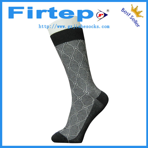 采用精梳棉編織雙路雙色提花襪socks