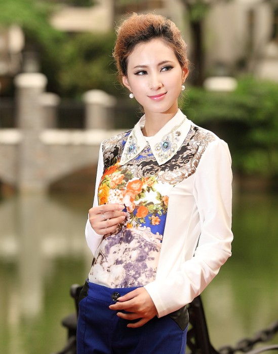 广州依霓女装带给都市时尚女性全新的时尚风貌