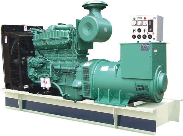 日本小松柴油发电机组低噪音式260-1000KW