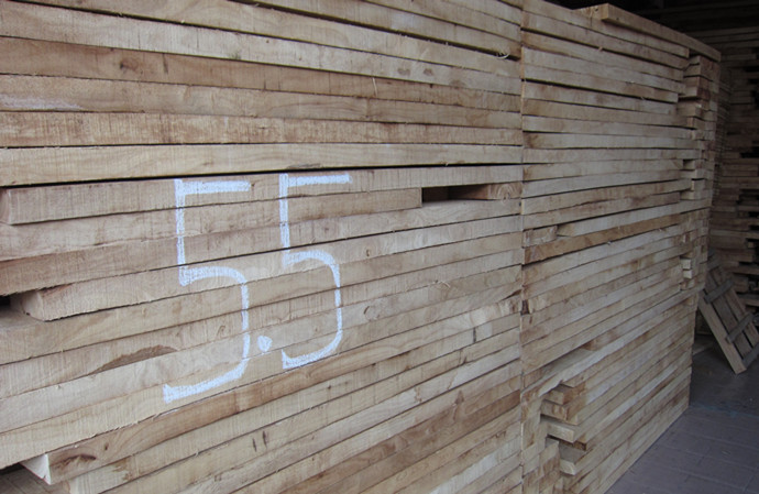 长期供应海南橡胶木，出售海南橡胶木，规格齐全海南橡胶木