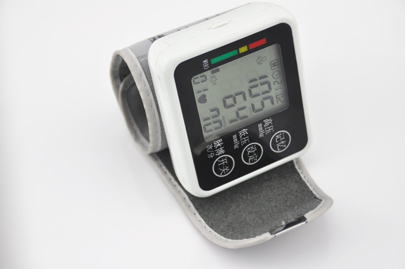 深圳厂家直销供应新款腕式语音血压计 电子血压计