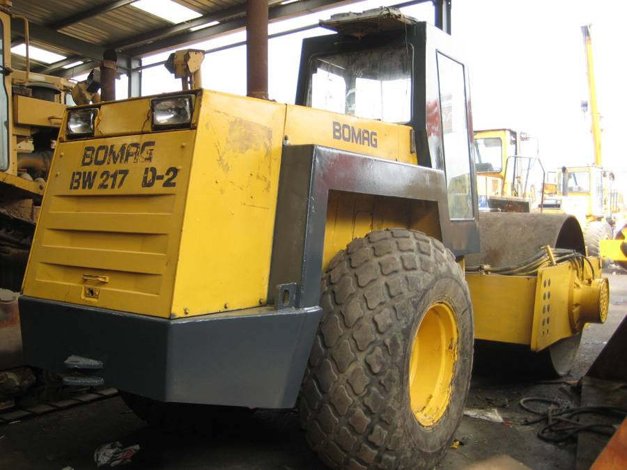 Vibratory Compactor Bomag BW217D-2 ROAD ROLLER