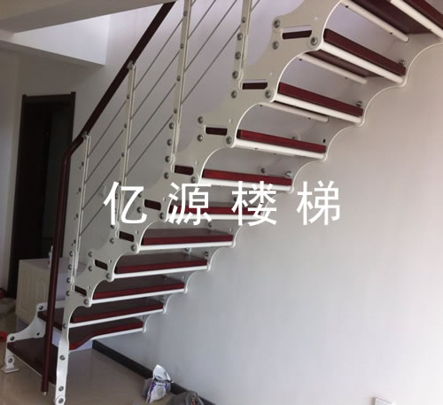 钢木楼梯具有木楼梯和金属楼梯的共同优点