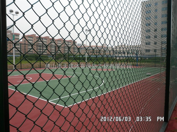 供应足球场排球场网球场PE包塑塑胶围网