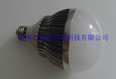 LED球泡灯的灯壳主要可通过什么散热