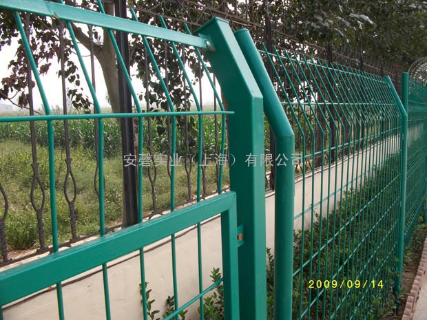 上海哪里能买到公路护栏网、机场围栏网、仓房隔离网？