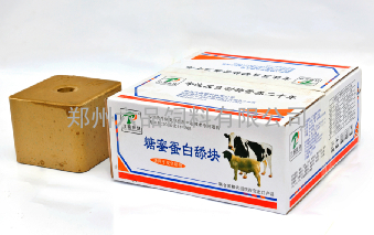        河北羊舔砖质量最好的厂家   郑州六品牛羊通用糖蜜蛋白舔砖