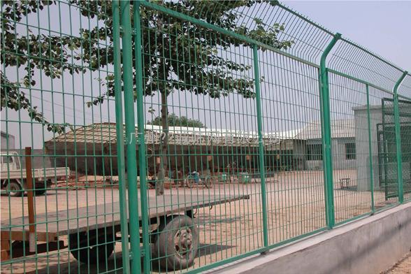 汕头厂家供货铁丝围栏网-深圳围墙铁丝围栏网价格及规格
