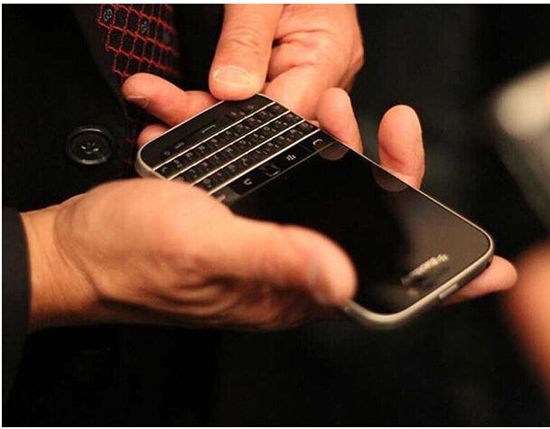 全键盘触屏q20经典4g商务手机红色白色广州黑莓专卖店限量预售