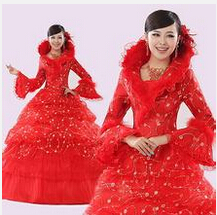 冬季红色婚纱礼服 脱颖的喜庆