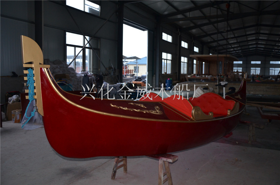 红色贡多拉船 木船 玻璃钢船 装饰船 手划船