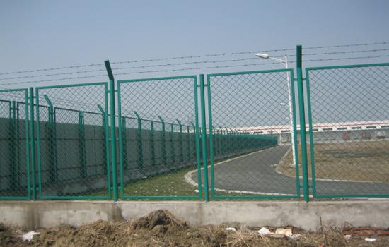 江苏南京哪家的双边丝护栏网质量好价格低---安平海越丝网制品厂