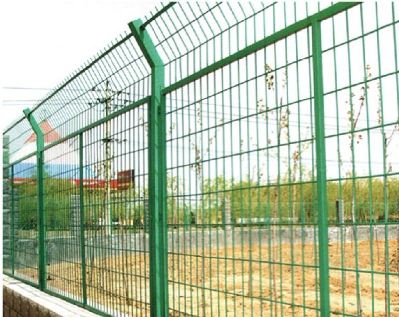 铁丝网围墙护栏网厂家/铁丝网围墙护栏网多少钱一米---15097497770