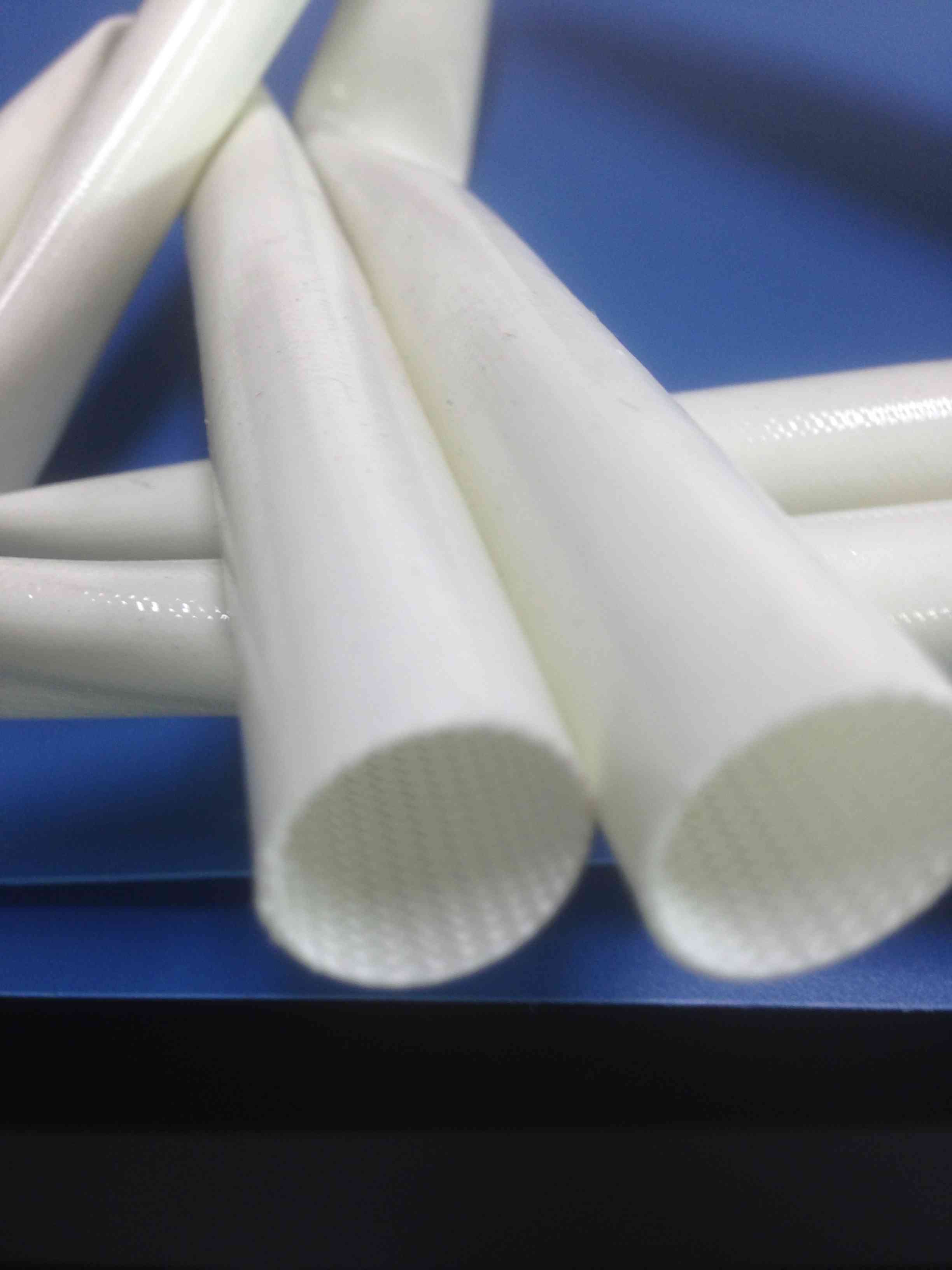 供应白色内纤外胶套管，白色内纤纤维管，白色外胶玻纤管