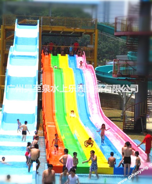 水上乐园设备：大型组合滑梯，螺旋滑梯 