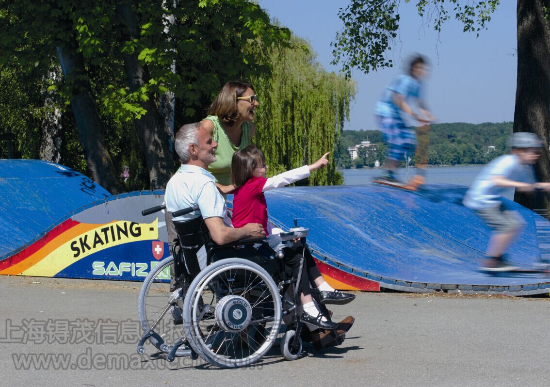 AAT德国可折叠电动轮椅SOLO