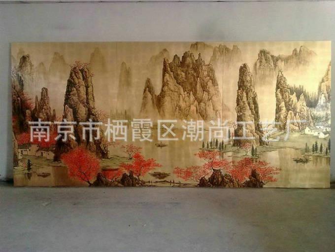 手绘山水优美金箔画