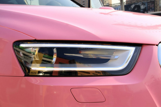 车身改色欣赏之：南京奥迪Q3全车亮光浅粉上身，也是有”膜“有样