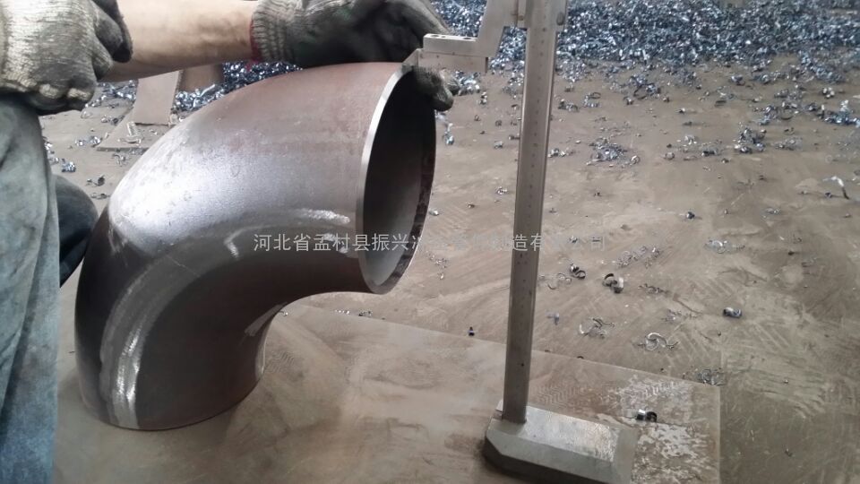 焊接弯头高度的偏差
