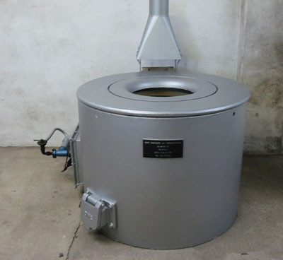 供应燃油燃气铝合金坩埚熔炼保温炉13922500401