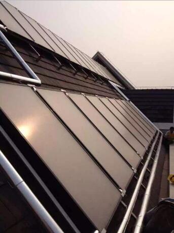 平板太阳能厂家     平板太阳能工程  