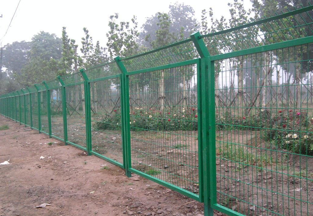  铁路护栏网,勾花护栏网,隔离栅,车间隔离栅,市政护栏网