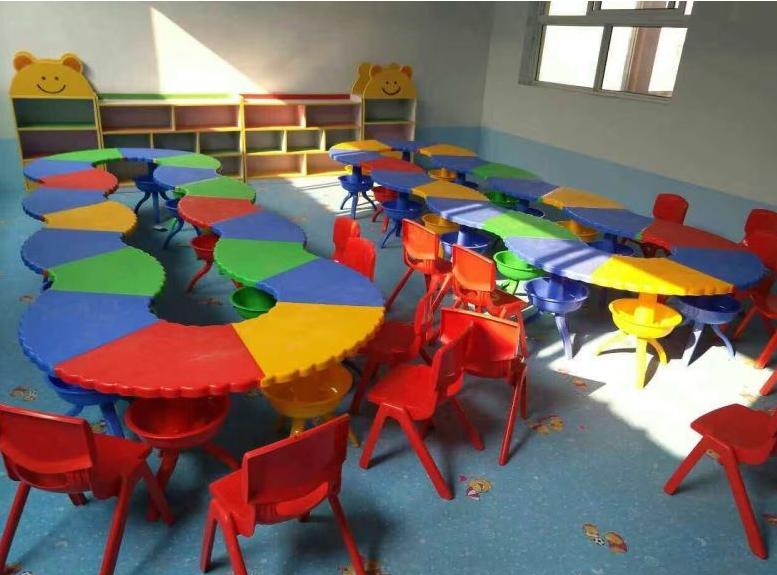 重庆幼儿园儿童家具儿童拼搭塑料桌12片方形扇形合装