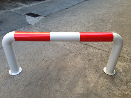 道路钢管护栏 反光警示柱 U型隔离桩 烤漆防护桩