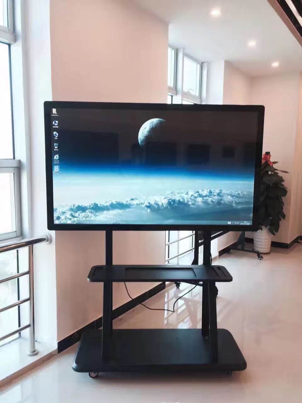 商务会议室65寸75寸85寸交互式大屏显示器一体机